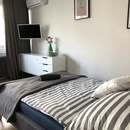 Charming Near The Castle Апартаменты