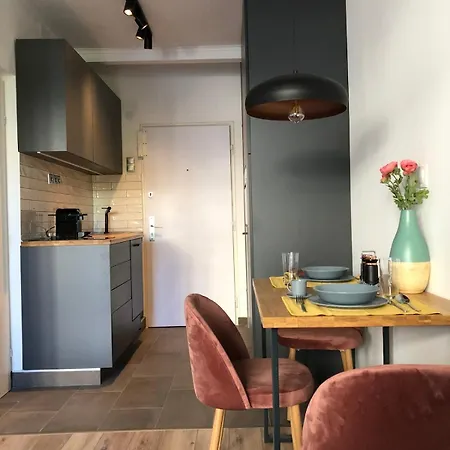 Апартаменты Charming Near The Castle